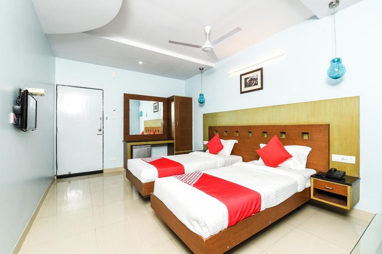 Balaji Grand 호텔 Kākināda 외부 사진