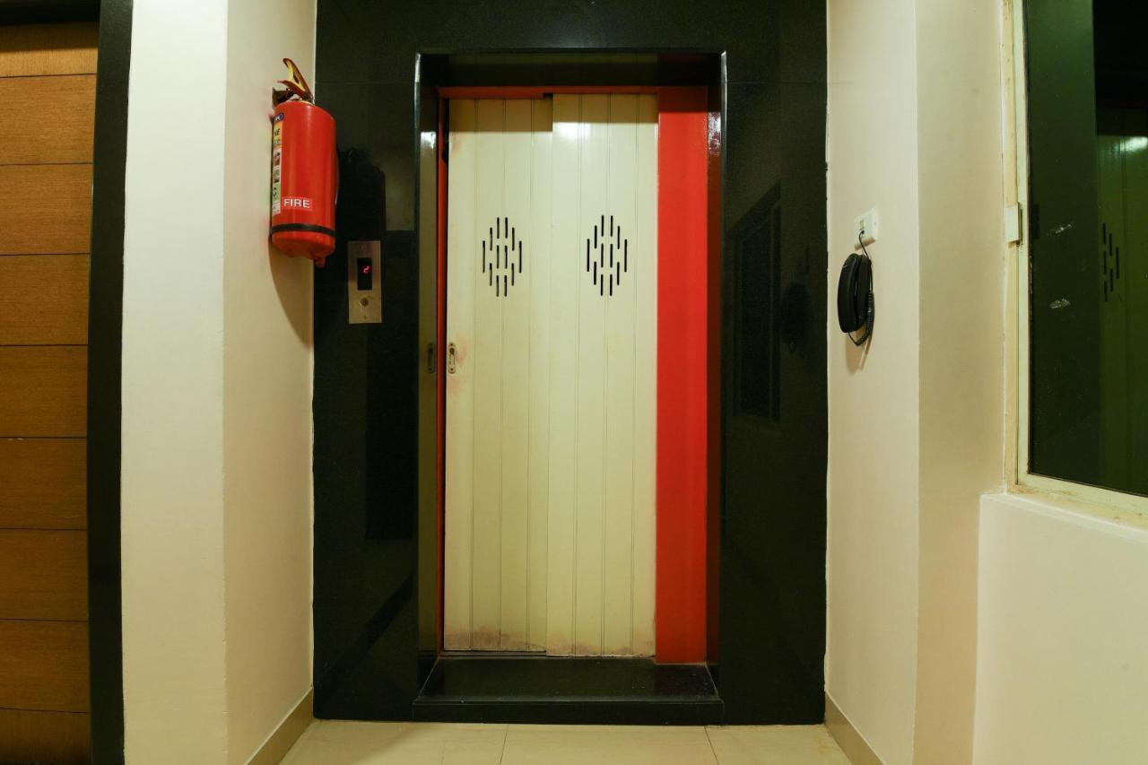 Balaji Grand 호텔 Kākināda 외부 사진